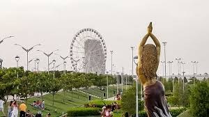 Aerial view of a Barranquilla park with the Gran Rueda ferris wheel