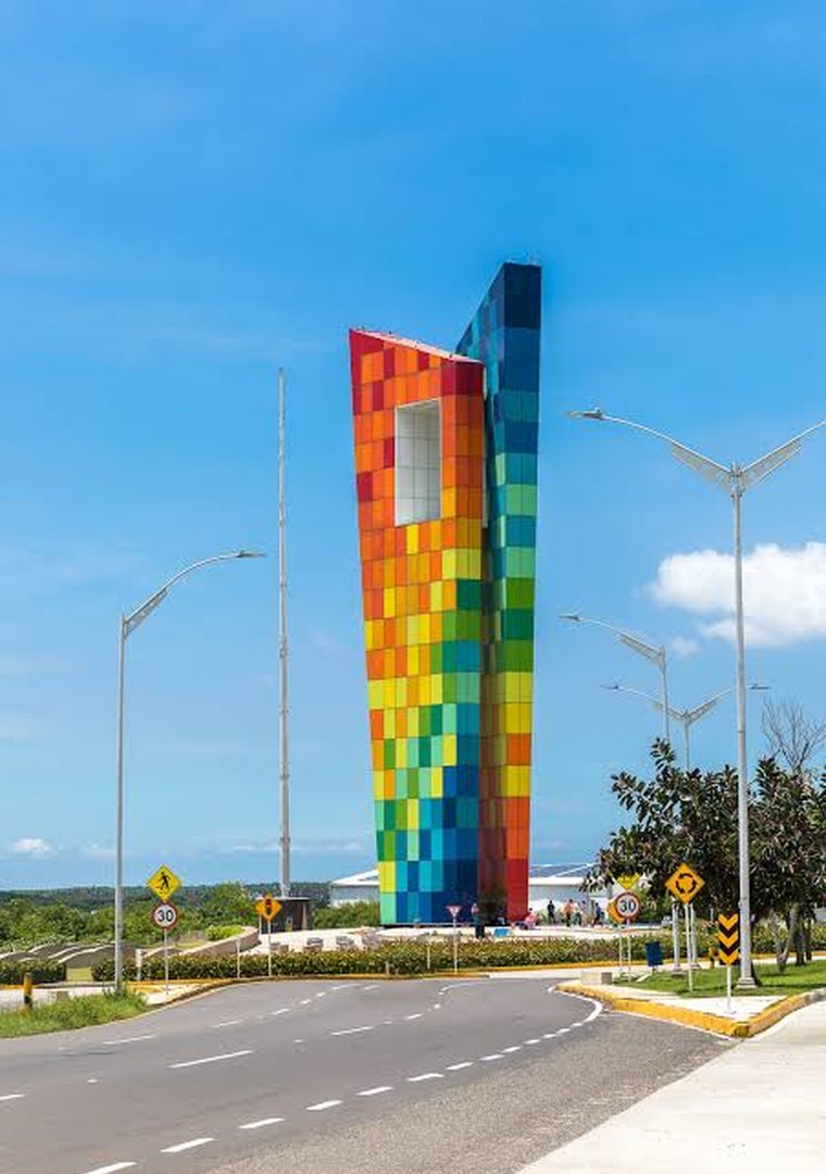 La Ventana al Mundo, the colorful monument at the gateway to Barranquilla