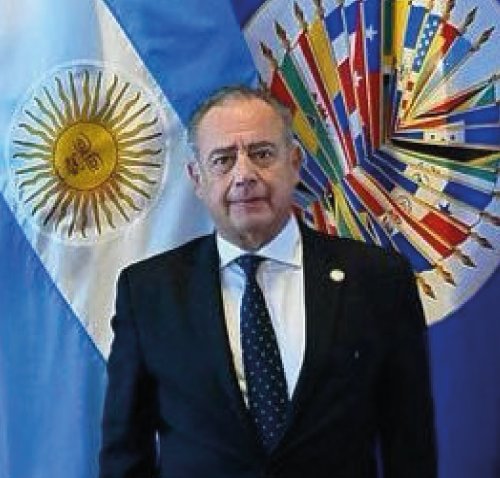 H.E. Carlos Cherniak
